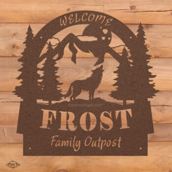 Arched Rustic Wolf Welcome Sign - Wolf Howling At Moon - Image 3